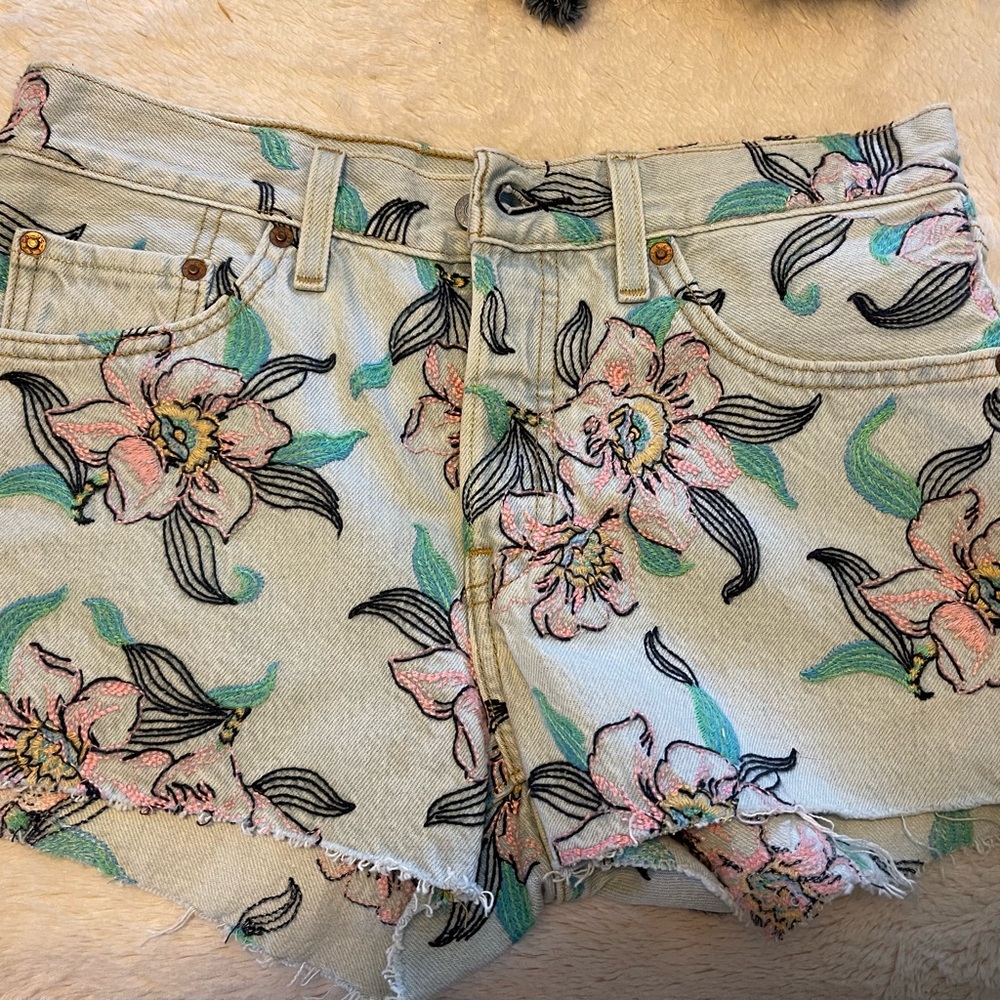 Levi Sz 27 Orchid Embroidered Shorts